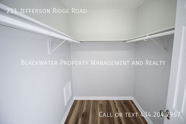 Building Photo - 211 Jefferson Ridge Rd