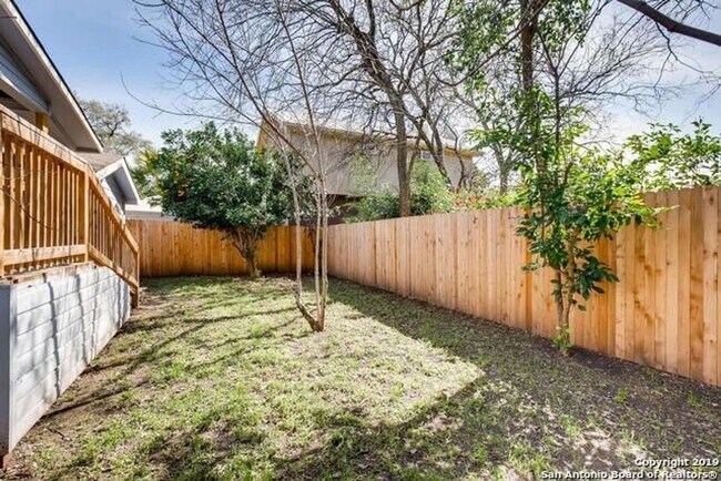 Building Photo - Adorable 3 bedroom 2 bath Minutes from N S...