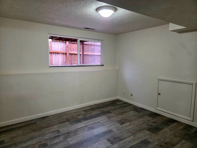 Building Photo - 1968 E 5850 S