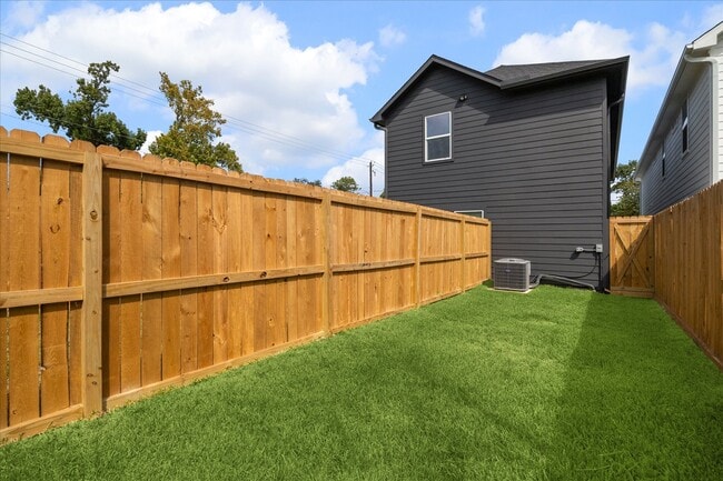 Building Photo - 7504 Laura Koppe Rd