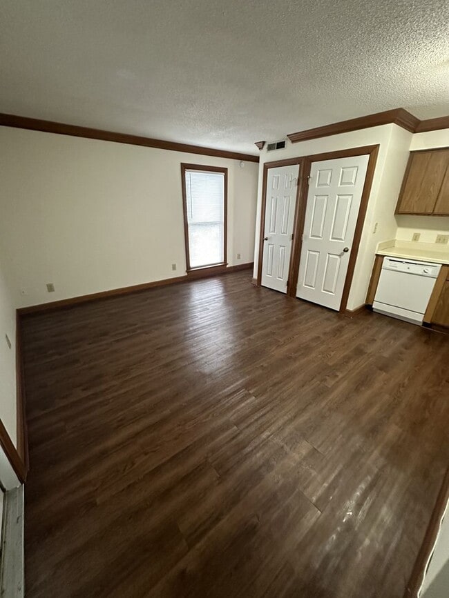 Primary Photo - 1 Bedroom 1 Bathroom Condo!