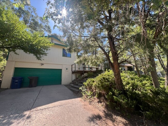 Primary Photo - NEW CARPET NEW PAINT! Large 3 Bed/2 Bath H...