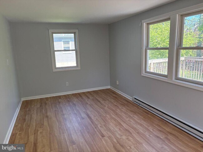 Building Photo - 2515 Woodleigh Rd