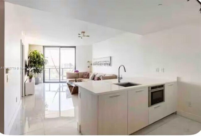 Building Photo - 501 NE 31st St