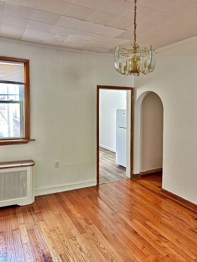 Building Photo - For Rent: 3 Bedroom, 1 Bath House – Availa...