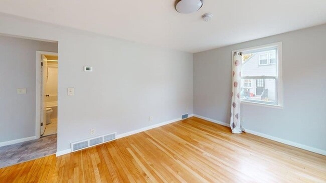 Building Photo - 97 Linton St