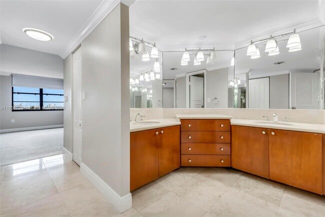 Building Photo - 2333 Brickell Ave