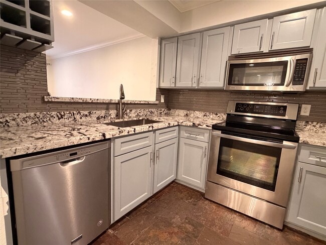 Building Photo - 537 N Post Oak Ln