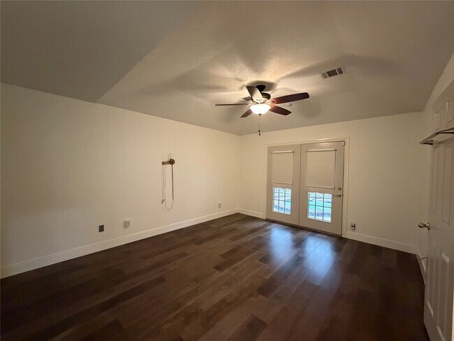 Building Photo - 3906 Hazelwood Dr