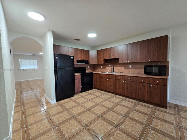 Building Photo - 10380 NW 10th Ave