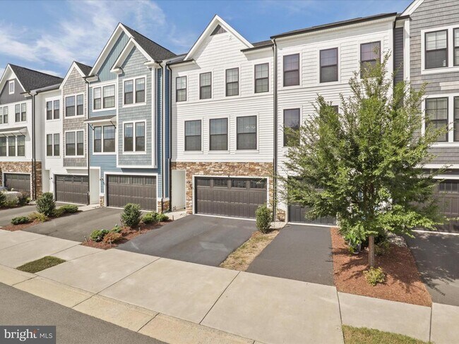 Building Photo - 25441 Hartland Orch Ter