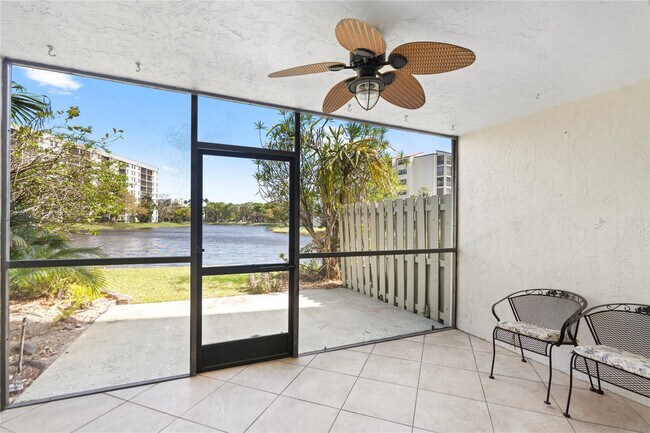 Building Photo - 2232 N Cypress Bend Dr