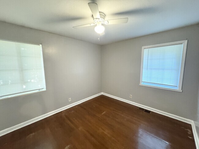 Building Photo - 1523 Canterbury Rd