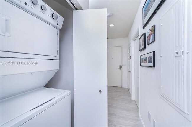 Building Photo - 7928 East Dr