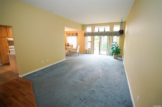 Building Photo - 906 Gotham Ct S