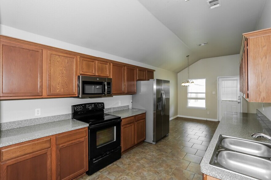 Building Photo - 344 Creekside Way
