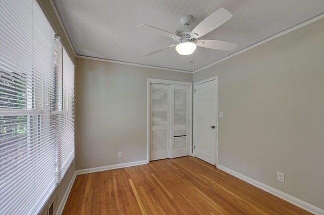 Primary Photo - "Stunning 5-Bed, 3-Bath Haven with Sunroom...