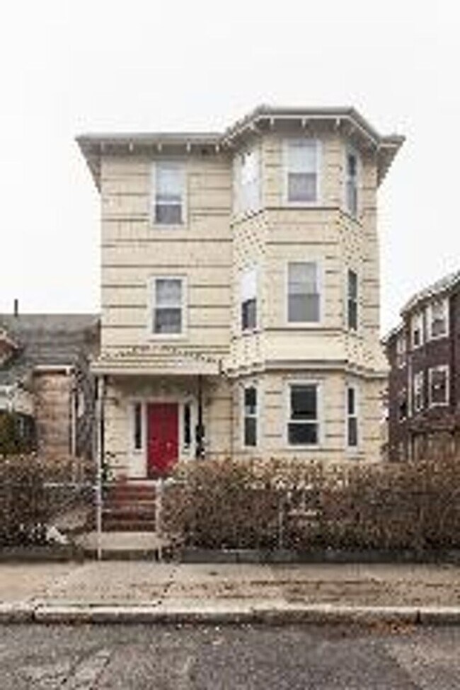 Building Photo - Porter Sq. 5 Bed 3 Bath Apartment - 9/1/26 NO BROKER FEE