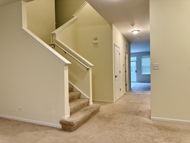 Building Photo - 738 Spires Dr