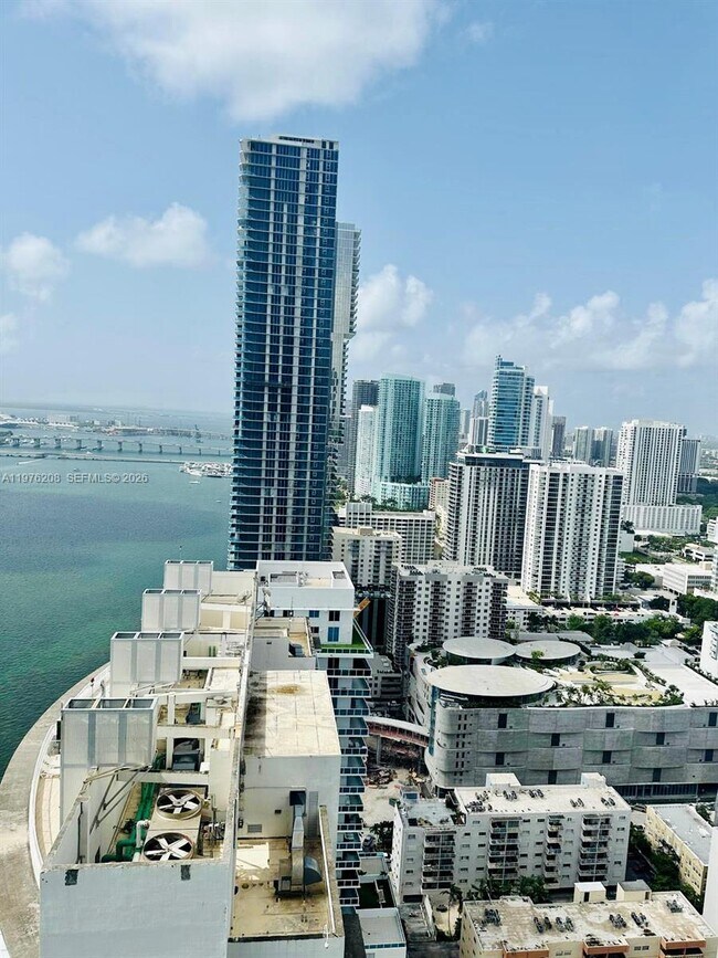 Building Photo - 700 NE 26th Terrace