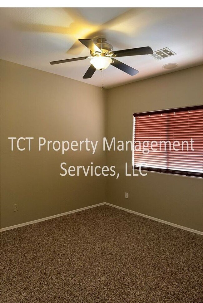 Building Photo - Freshly updated house in East Mesa