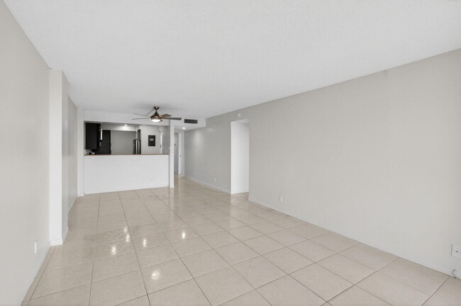 Building Photo - 12 Royal Palm Way