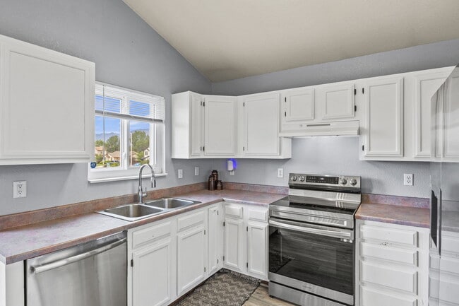 Building Photo - 770 Stargate Dr