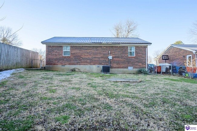 Building Photo - 111 Hickory Hill Dr