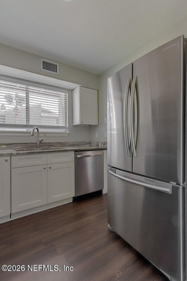 Building Photo - 360 14th Ave S