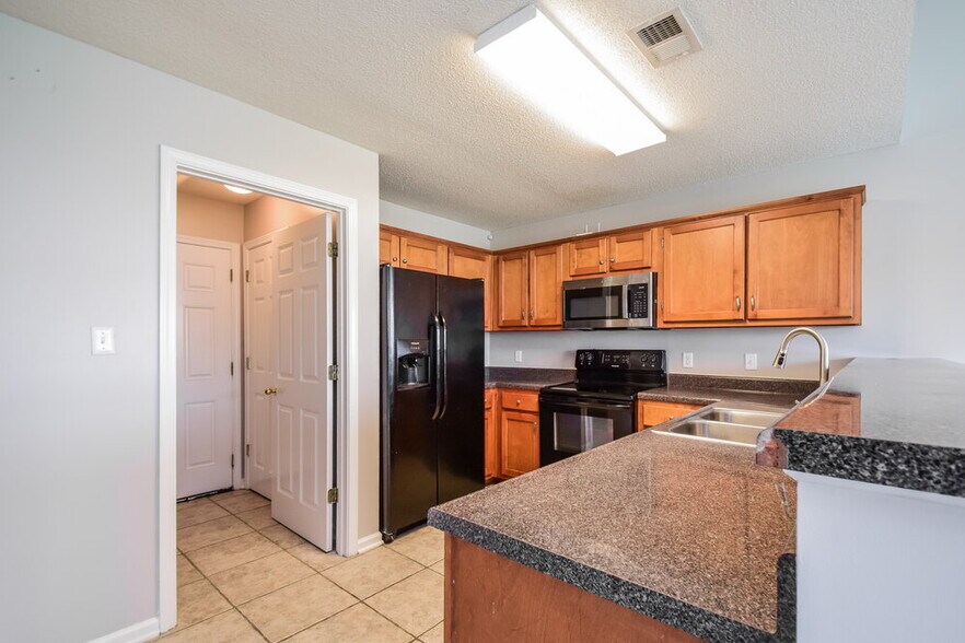 Building Photo - 6379 Sandbourne E