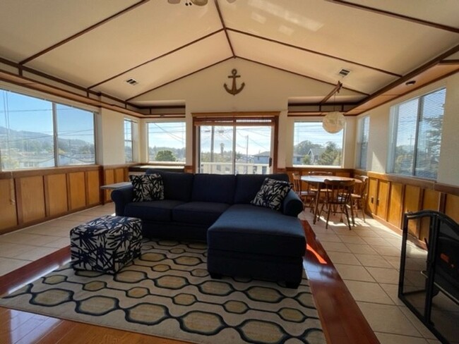 Building Photo - Great Los Osos home with views available 2...