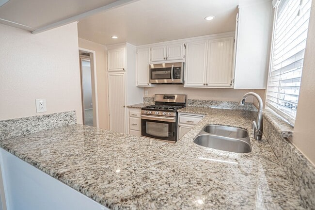 Building Photo - COMING SOON! 3 Bedroom Condo for rent in C...
