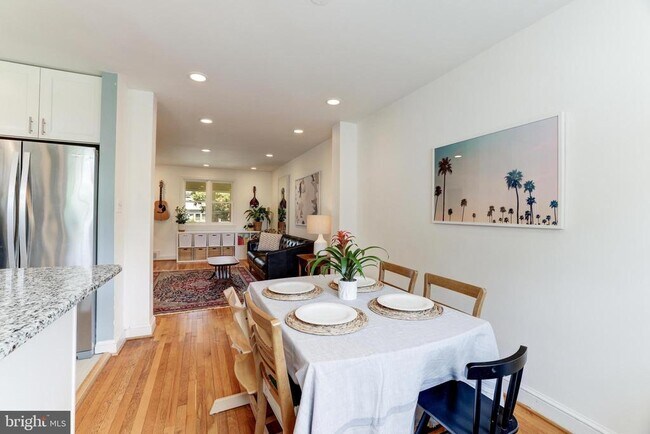 Building Photo - 241 Lynhaven Dr