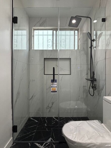 Building Photo - 1237 W 124th St