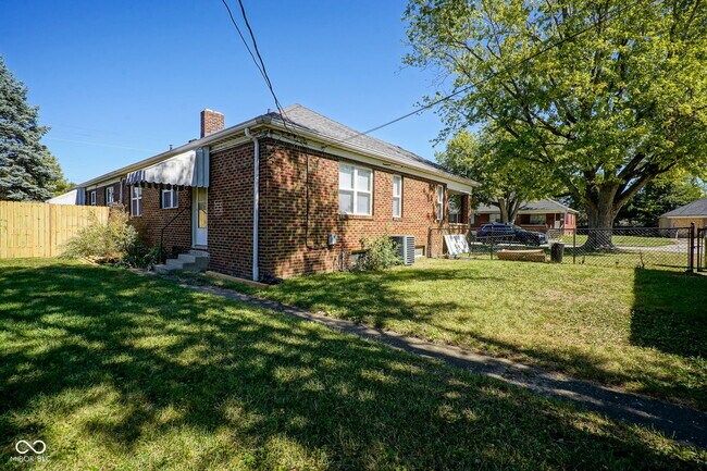 Building Photo - 1550 N Butler Ave