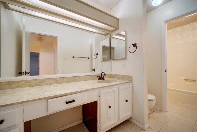 Building Photo - 10509 Doering Ln