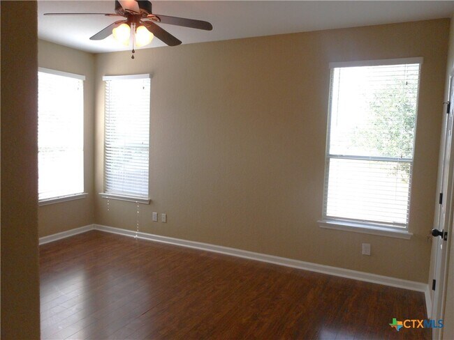 Building Photo - 2242 Lakeline Dr