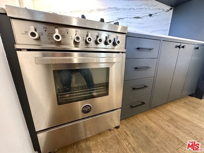 Building Photo - 833 Maltman Ave