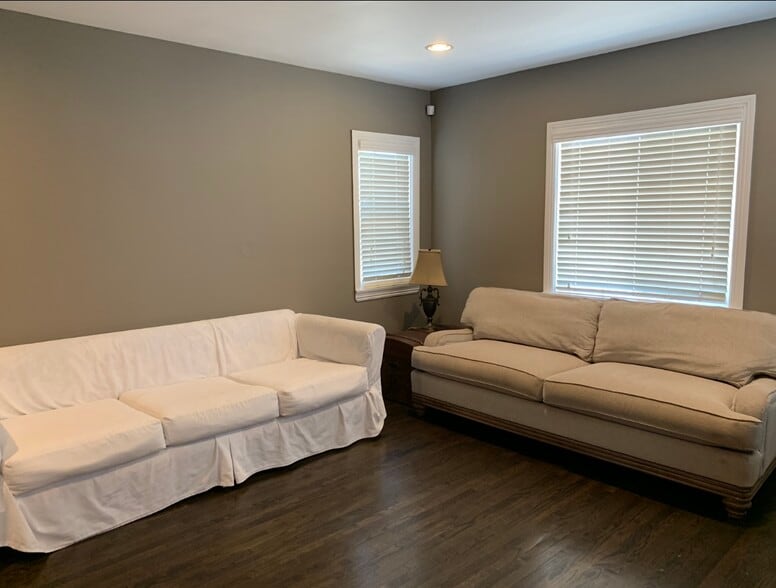 Front unit living room - 6470 W 84th Pl