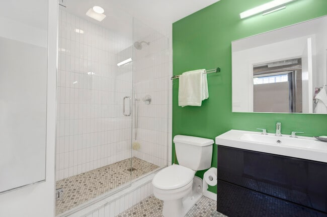 Building Photo - 1111 W 15th St