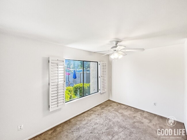 Building Photo - Beautiful 2B/2BA Condo in Pacific Beach w/ Parking & Swimming Pool!
