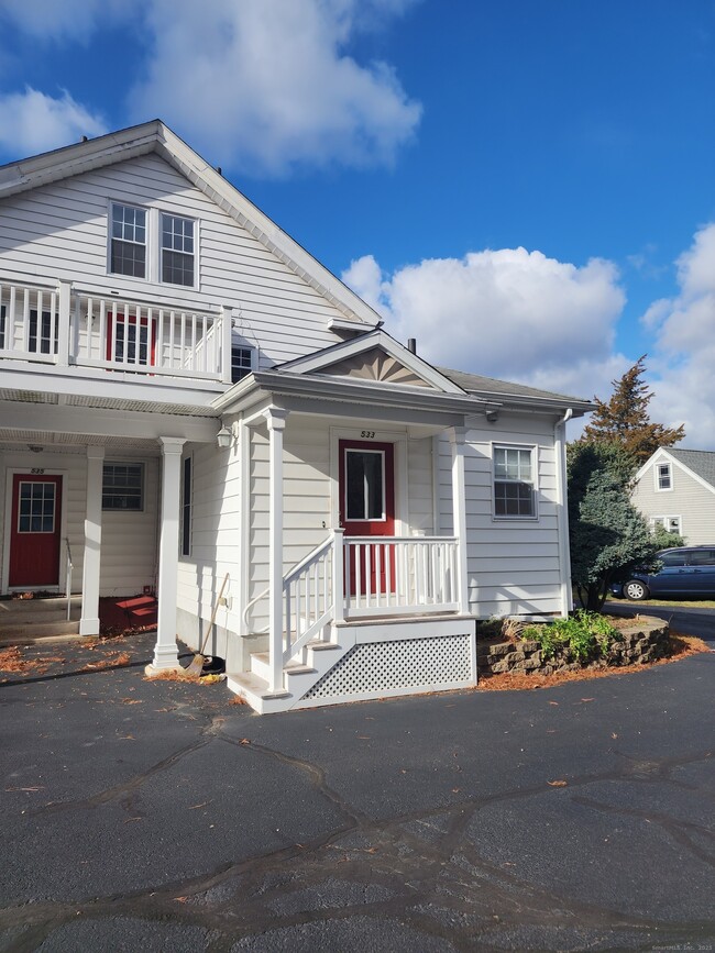 Building Photo - 533 Main St