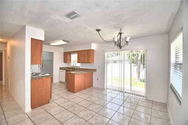 Building Photo - 914 Grape Ave