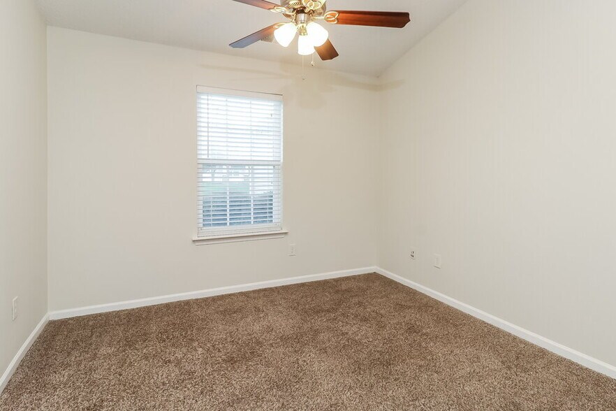 Building Photo - 4102 Hunters Trail Dr