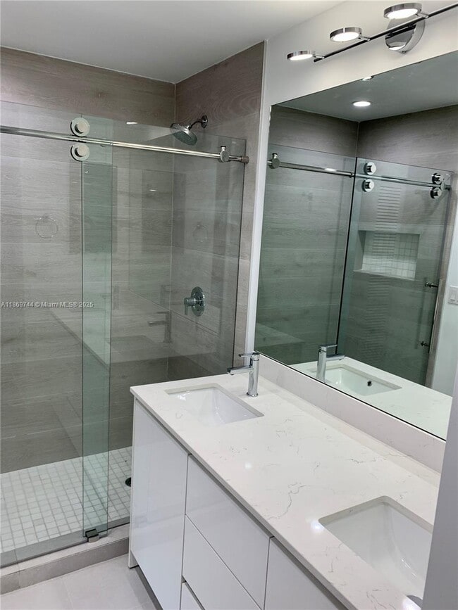 Building Photo - 8230 SW 81st Ct
