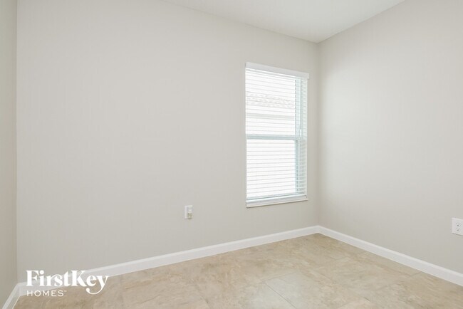 Building Photo - 458 Earhart Dr