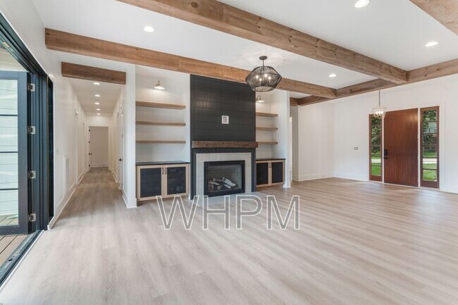 Building Photo - 541 Skyview Dr