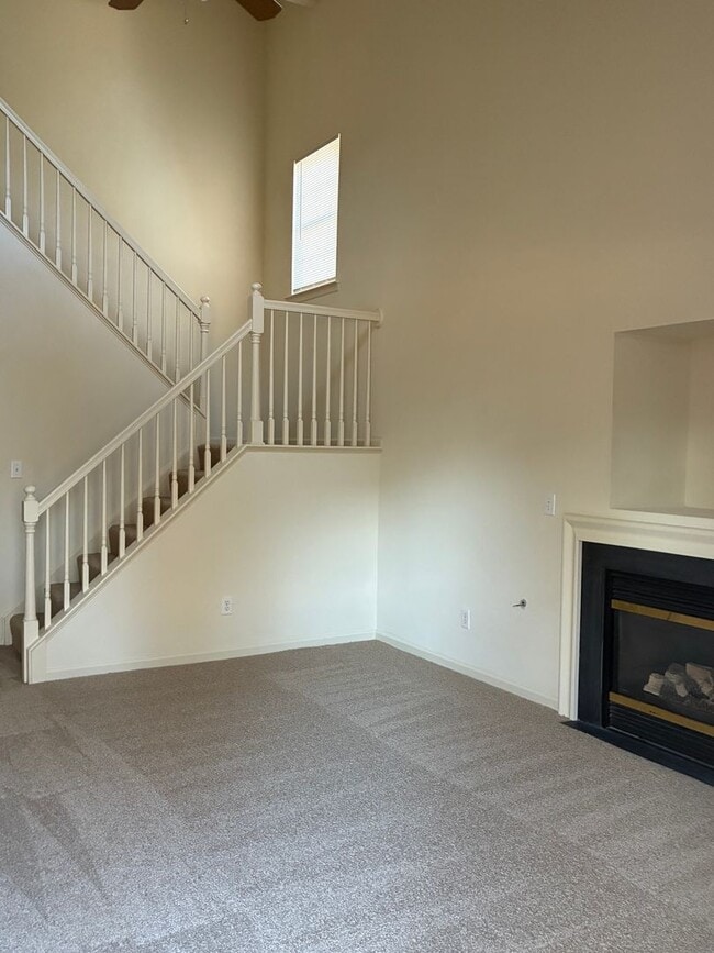 Building Photo - Willow Lakes - Yorktown