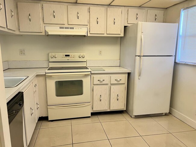 Building Photo - 8810 W McNab Rd