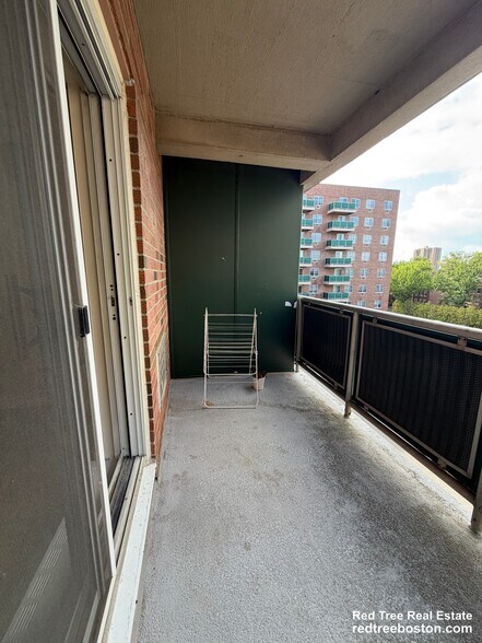 Building Photo - 175 Freeman St
